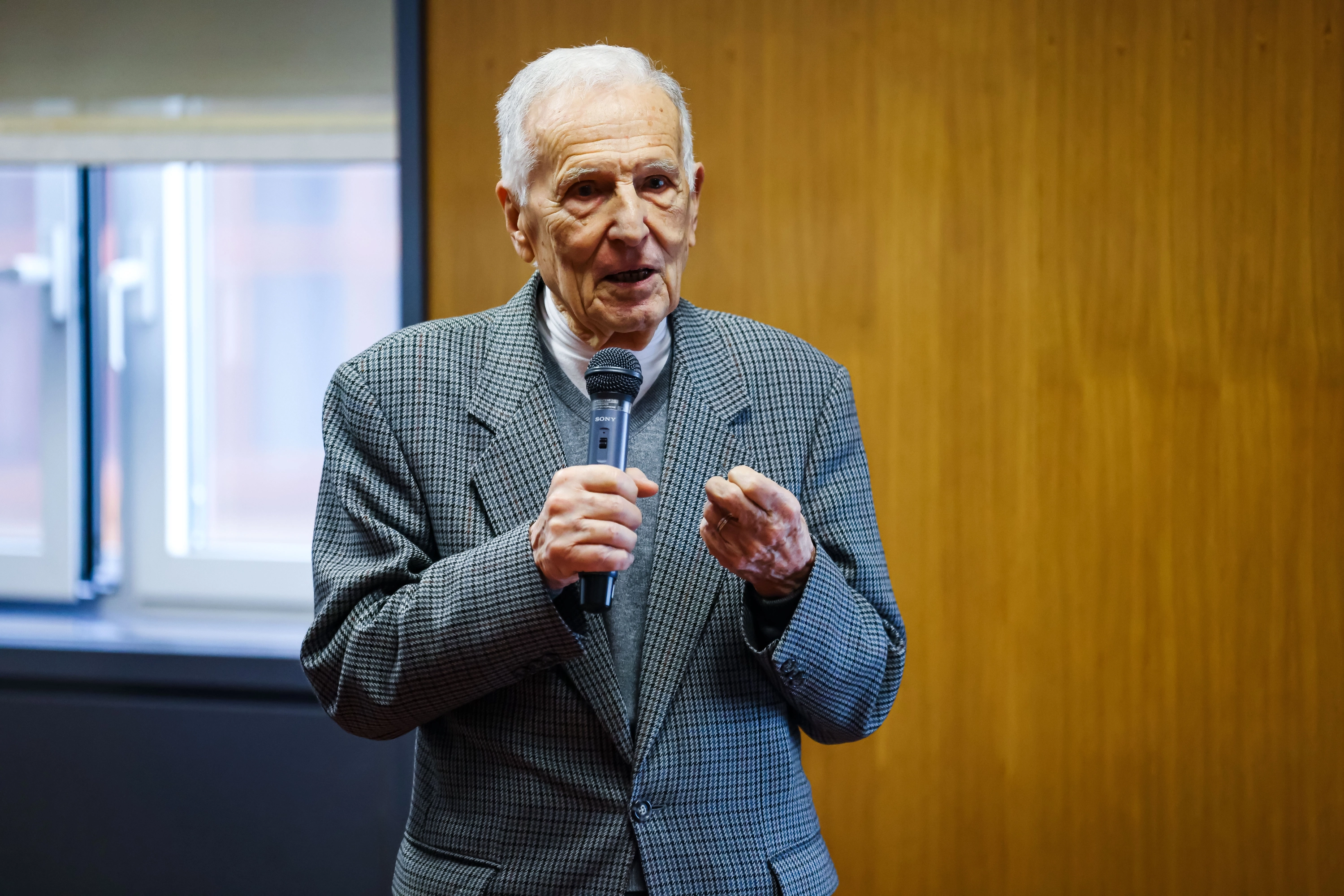 Silvio Garattini, oncólogo de 96 años, da las dos claves para evitar la mayoría de enfermedades: "Se necesita una revolución"